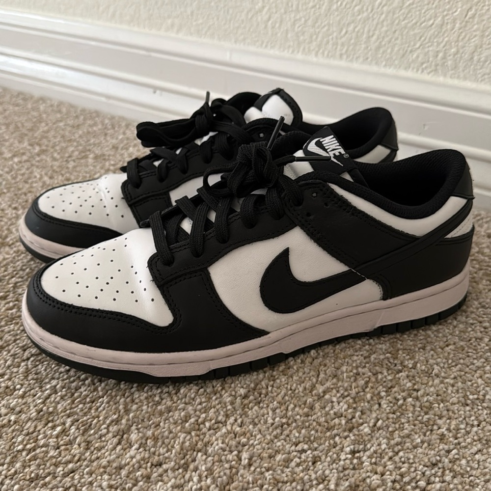 Women’s Nike Dunk Low 9.5